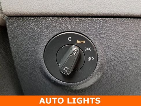 Used 2022 Volkswagen Taos SE image 13