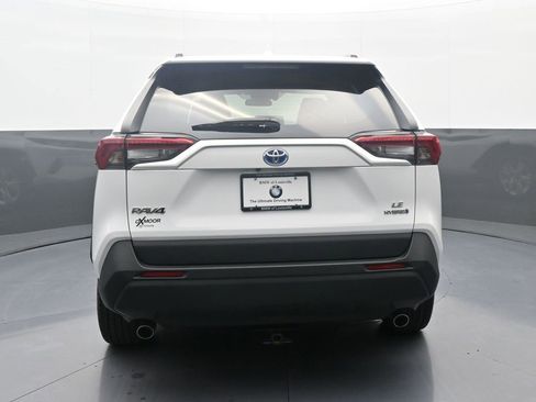 Used 2020 Toyota RAV4 LE image 6