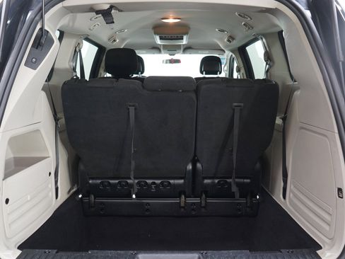Used 2014 Dodge Grand Caravan SXT w/ Rear Park Assist Package FWD image 9