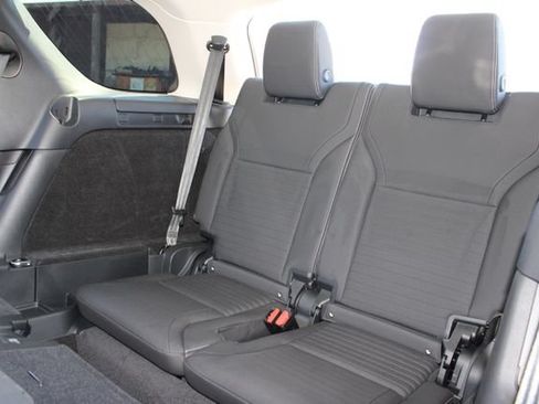 Used 2024 Land Rover Discovery S AWD/4WD image 46