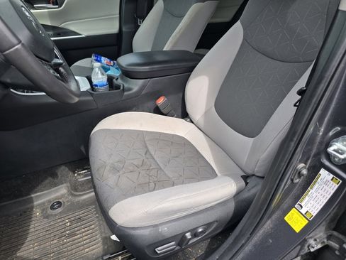 Used 2023 Toyota RAV4 XLE w/ Convenience Package image 14