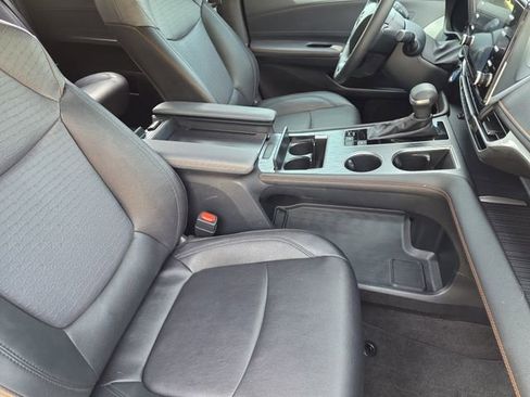Used 2024 Toyota Sienna XSE FWD image 9