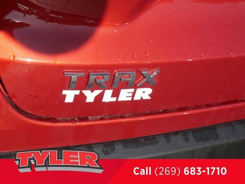 Used 2024 Chevrolet Trax LT w/ LT Convenience Package FWD image 13