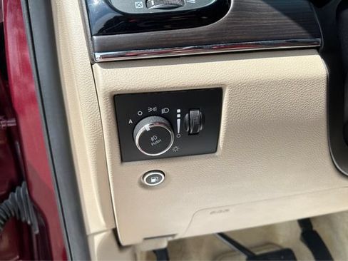 Used 2019 Jeep Grand Cherokee Overland AWD/4WD image 18