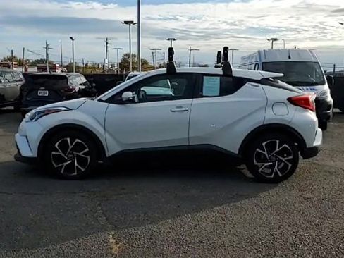 Used 2018 Toyota C-HR XLE image 5