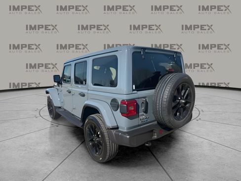 Used 2025 Jeep Wrangler Unlimited Sahara AWD/4WD image 3