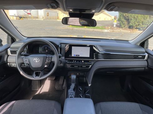 Used 2025 Toyota Camry LE image 31