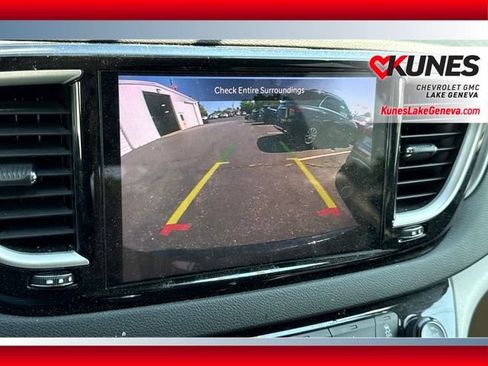Used 2023 Chrysler Pacifica Touring-L FWD image 21