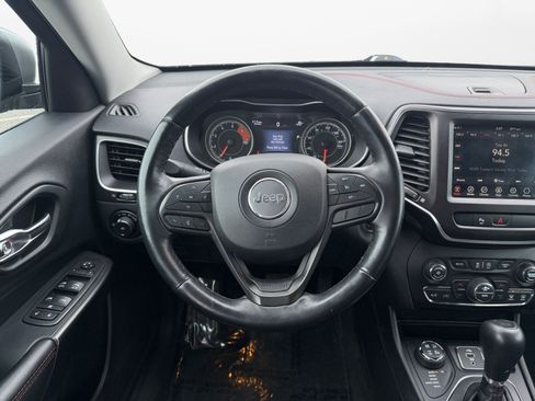 Used 2019 Jeep Cherokee Trailhawk w/ Cold Weather Group AWD/4WD image 12