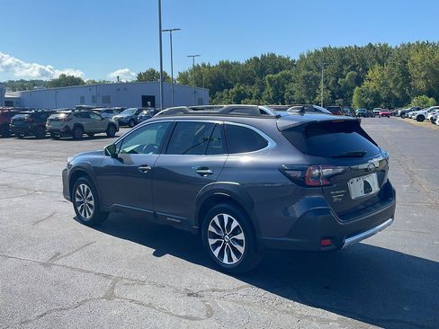 Used 2023 Subaru Outback Touring AWD/4WD image 3