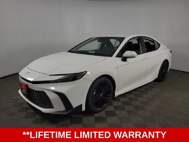 Used 2025 Toyota Camry SE FWD image 3