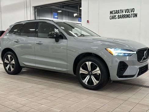 Certified 2025 Volvo XC60 T8 Plus image 3