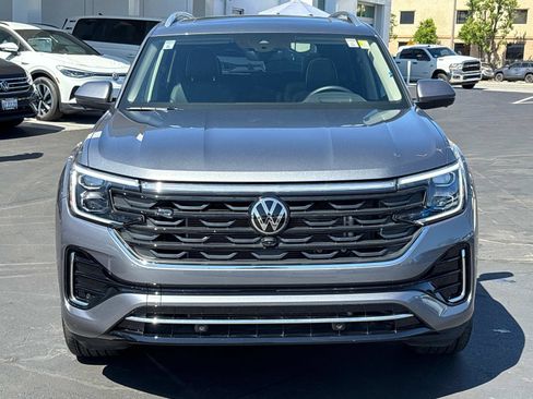 Used 2025 Volkswagen Atlas SEL Premium R-Line image 2