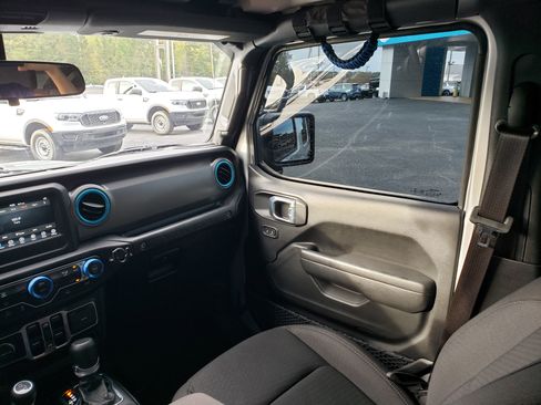 Used 2023 Jeep Wrangler Unlimited Sport image 35