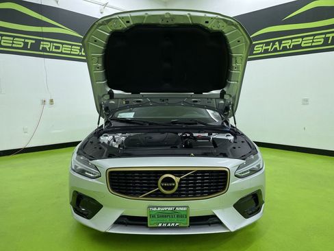 Used 2020 Volvo S90 T6 R-Design image 4