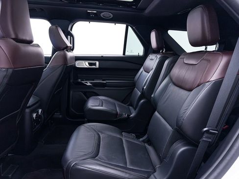 Used 2023 Ford Explorer Platinum w/ Technology Package AWD/4WD image 41