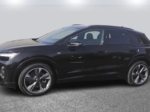 Certified 2025 Audi Q4 e-tron Premium w/ Convenience Package image 3