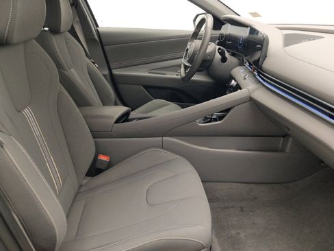 Used 2025 Hyundai Elantra SEL FWD image 21