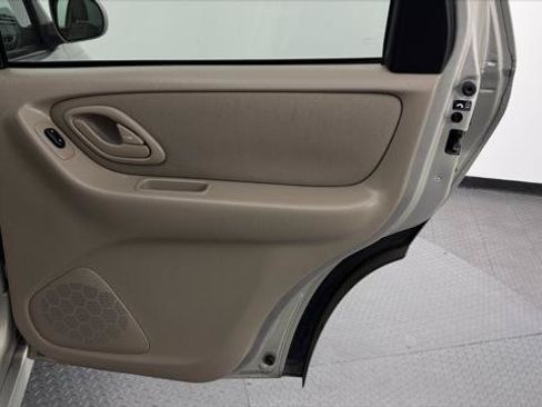 Used 2006 MAZDA Tribute s FWD image 19