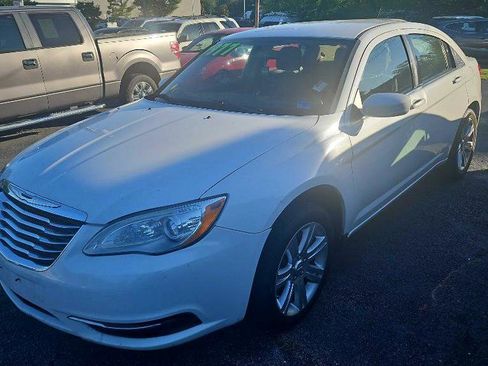 Used 2015 Chrysler 200 Limited w/ Convenience Group FWD image 1