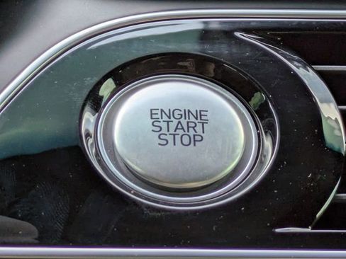 Used 2023 Genesis G70 2.0T image 32