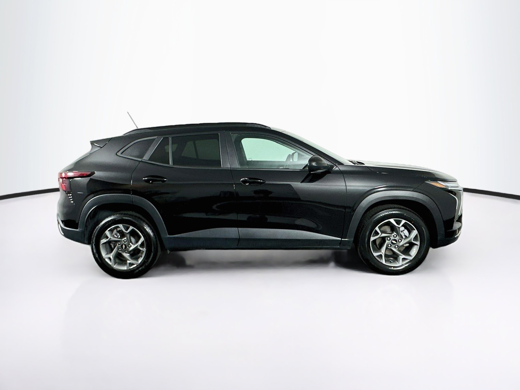 Used 2025 Chevrolet Trax LT FWD image 10