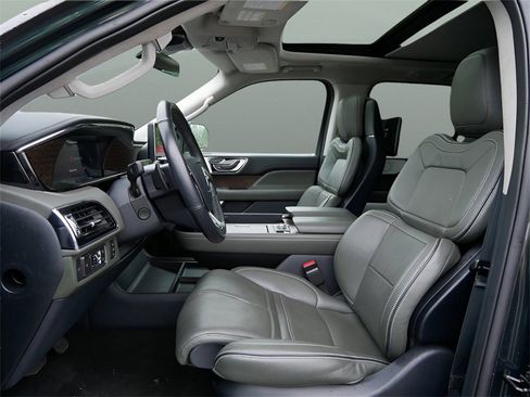 Used 2022 Lincoln Navigator Black Label image 10
