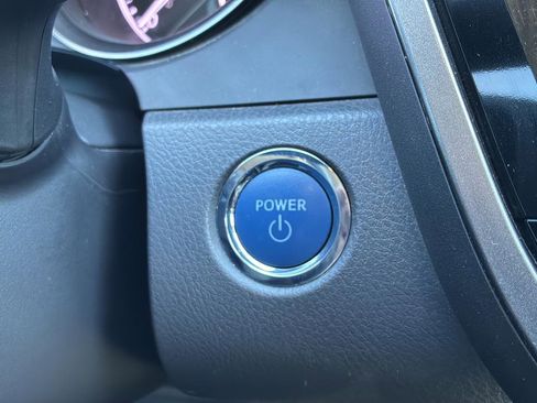 Used 2022 Toyota Camry SE FWD image 27