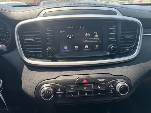 Used 2020 Kia Sorento LX FWD image 11
