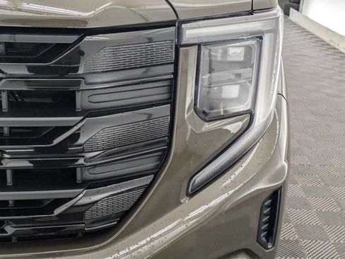 Used 2023 GMC Sierra 1500 Elevation w/ LPO, Elevation Black Package image 10