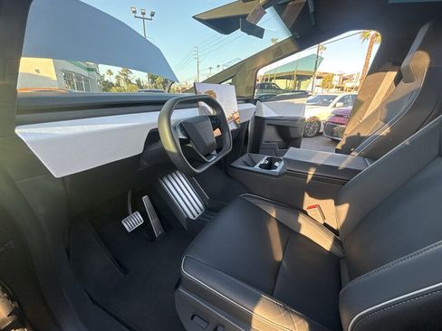 Used 2024 Tesla Cybertruck AWD Crew Cab image 13