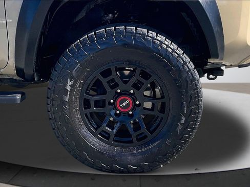 Used 2017 Toyota Tacoma SR5 w/ Tow Package image 32