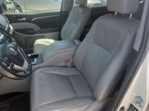 Used 2015 Toyota Highlander Limited w/ Driver Technology Package AWD/4WD image 8