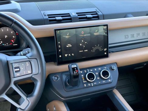 Used 2025 Land Rover Defender 110 X-Dynamic SE image 5