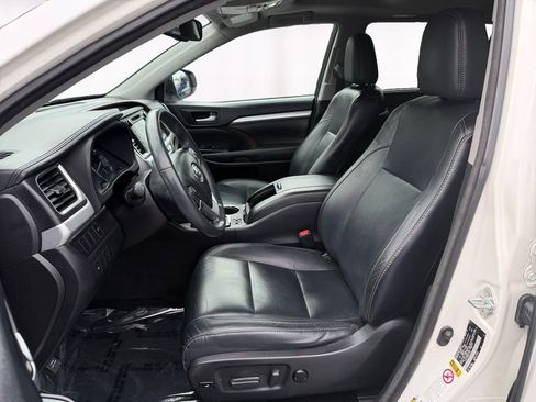 Used 2016 Toyota Highlander XLE AWD/4WD image 9