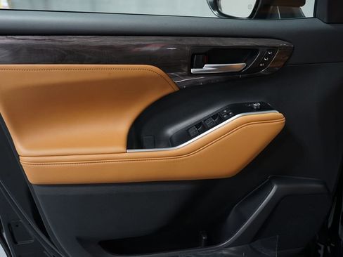 New 2026 Toyota Highlander Platinum image 34