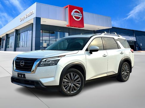 Used 2025 Nissan Pathfinder SL w/ SL Premium Package FWD image 1
