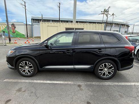 Used 2016 Mitsubishi Outlander SE image 2
