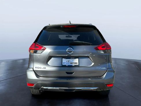 Used 2017 Nissan Rogue SV w/ Sun & Sound Touring Package AWD/4WD image 4