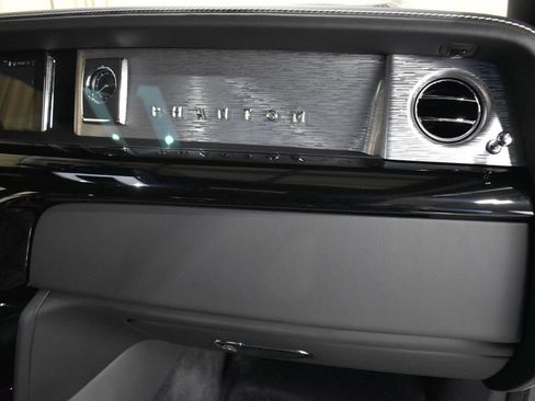 New 2027 Rolls-Royce Phantom Sedan RWD image 26