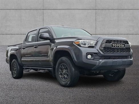 Used 2017 Toyota Tacoma SR5 w/ Tow Package image 3
