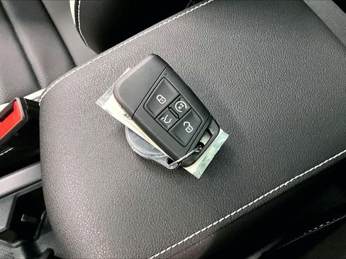 New 2026 Volkswagen Taos SEL image 35