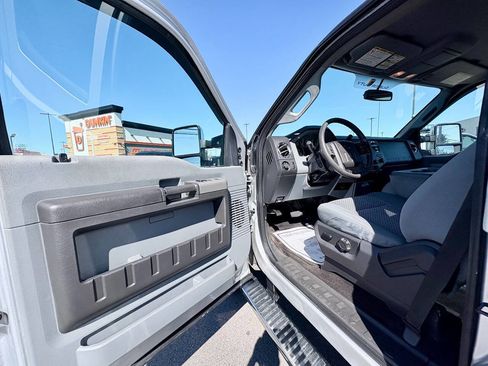 Used 2014 Ford F250 XLT w/ XLT Premium Package image 10