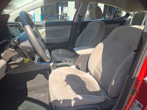 Used 2018 Hyundai Elantra SE w/ SE Connectivity Package 04 FWD image 10