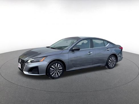 Used 2025 Nissan Altima 2.5 SV image 8