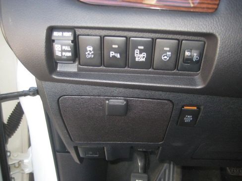 Used 2015 Toyota Sienna Limited Premium image 19