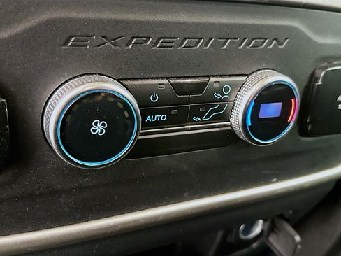 Used 2024 Ford Expedition Max XLT image 27