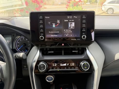 Used 2021 Toyota Venza LE w/ Carpet Mat Package (TMS) AWD/4WD image 27