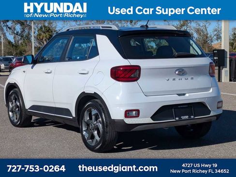 Certified 2023 Hyundai Venue Limited w/ Cargo Package image 3