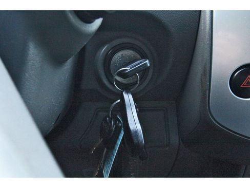 Used 2010 Nissan Frontier SE image 22